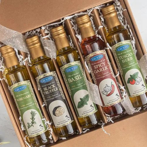 Vista 2 de Giusto Sapore Juego de regalo de aceite de oliva infundido con albahaca, trufa negra, hierba toscana, ajo picante, romero, caja de regalo de 5