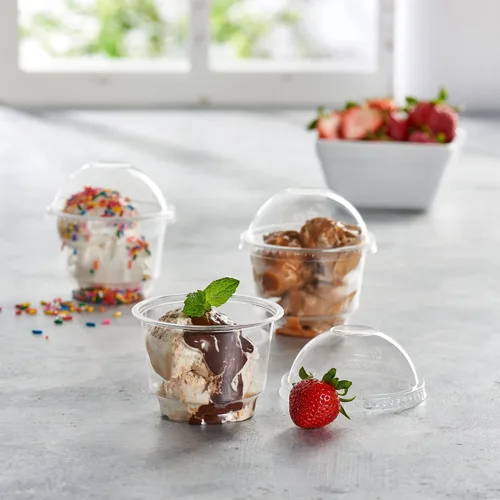 Vista 2 de Vasos de postre de plástico transparente de 8 onzas con tapas de cúpula sin agujero, 50 juegos de cuencos desechables para helados, parfait