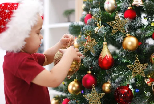 Vista 3 de Christmas Traditions Adornos de estrella de ratán dorado con purpurina 3D de 4 pulgadas para colgar en árbol/regalos de Navidad, decoración de mesa