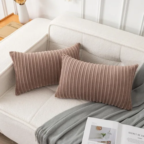 Vista 76 de UGASA - Fundas de almohada decorativas de terciopelo suave y sólidas de Navidad para sala de estar/sofá, 16 x 16 pulgadas, 2 unidades, color burdeos