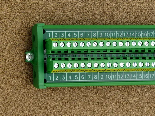 Vista 8 de Módulo de Distribución de Bloque de Terminales de Tornillo de 30 Posiciones 24A/400V con Montaje de Tornillo