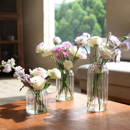 Vista 3 de Juego de 6 jarrones pequeños de vidrio para flores, modernos jarrones cilíndricos acanalados para centros de mesa de boda, decoración de sala