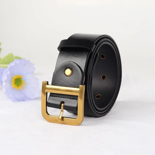 Vista 243 de Cinturón de cuero clásico con hebilla de metal para mujer con vestido de jeans