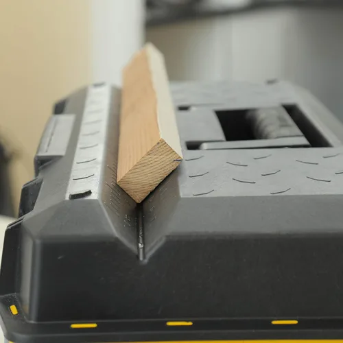 Vista 12 de STANLEY FATMAX - Caja de herramientas impermeable de 22.8 in, resistente al agua, gran capacidad de almacenamiento, ranura en V para corte extra