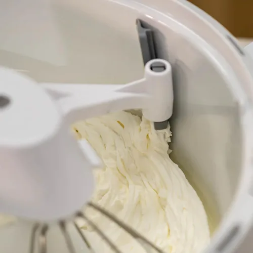 Vista 8 de Bosch Universal Plus- Batidora de pie con paquete de accesorios NutriMill Baker's Pack que incluye raspador de tazón, paletas para galletas