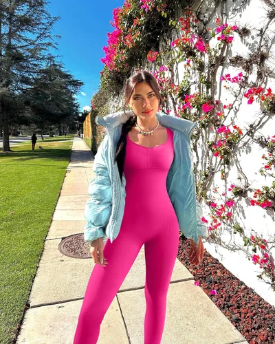 Vista 2 de OQQ Monos de yoga para mujer, para entrenamiento, acanalados, de manga larga, con relleno, brasier deportivo