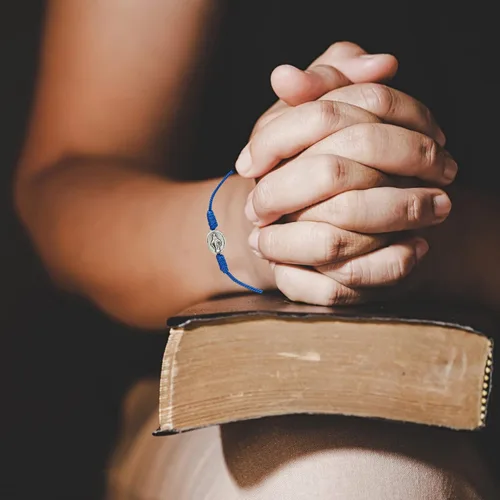 Vista 2 de Pulsera de cuerda azul con medalla milagrosa en estuche de joyería regalos religiosos cristianos para mujeres pulseras delicadas para mujeres