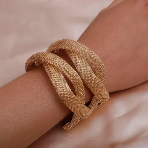Vista 2 de Rhinelife Pulseras anchas de oro para mujer, diseño de ondas enrollables de varias capas, brazalete ajustable y abierto, Sin gemas.