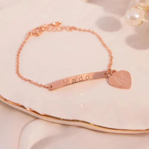 Vista 5 de Tobillera personalizada con corazón, plata de 16 quilates, chapada en oro rosa, con delicada barra de nombre, un regalo considerado