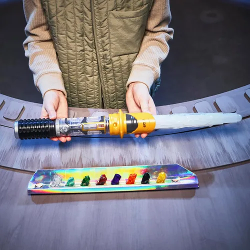 Vista 12 de STAR WARS Power Crystal Lightsaber, 7 colores y 10 cristales, más de 50 combinaciones que cambian de color, luces y sonidos, juguetes para niños