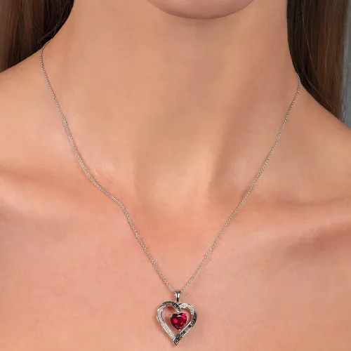 Vista 4 de Jewelili Collar con colgante de plata de ley con rubí creado en corazón de 0.315 in y diamantes redondos negros y blancos naturales tratados, 110