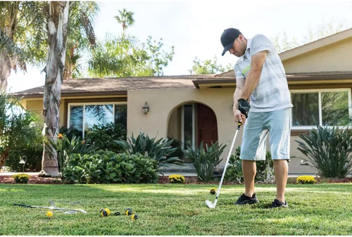 Vista 5 de SKLZ Pelotas de golf de impacto para práctica de vuelo limitado, paquete de 12, color amarillo