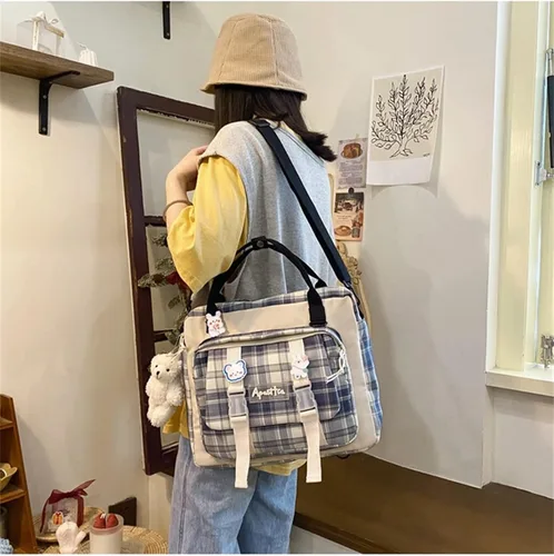 Vista 2 de Mochila Kawaii con pin Kawaii y oso de felpa mini bonita mochila escolar japonesa de anime Gris Mochilas Daypack