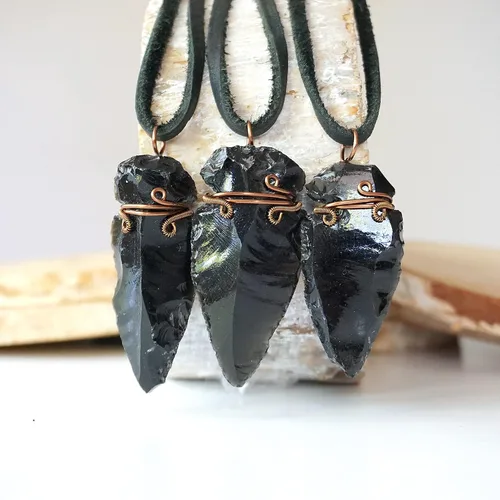 Vista 8 de Black Obsidian Arrowhead Necklace - Antique Bronze Wire Wrapped Pendant - 24 inch Black Leather Cord - Gift for Him