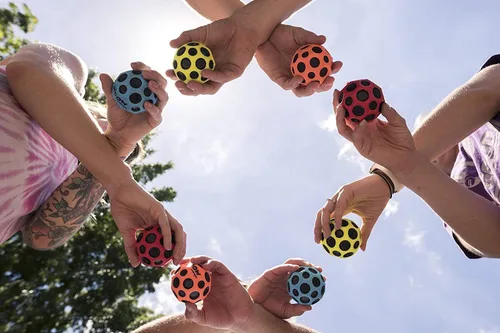 Vista 4 de Waboba Moon Ball - Paquete de 5 unidades, rebota fuera de este mundo, diseño original patentado, cráteres hacen sonidos pop, fácil de agarrar