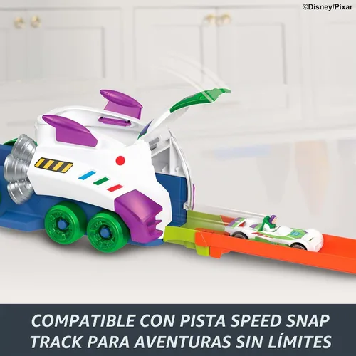 Vista 4 de Hot Wheels Coche de juguete, Disney y Pixar Hi-Tech Buzz Lightyear Launcher & Hauler con escala 1:64 Die-Cast Superstar Speeder Hi-Tech Buzz