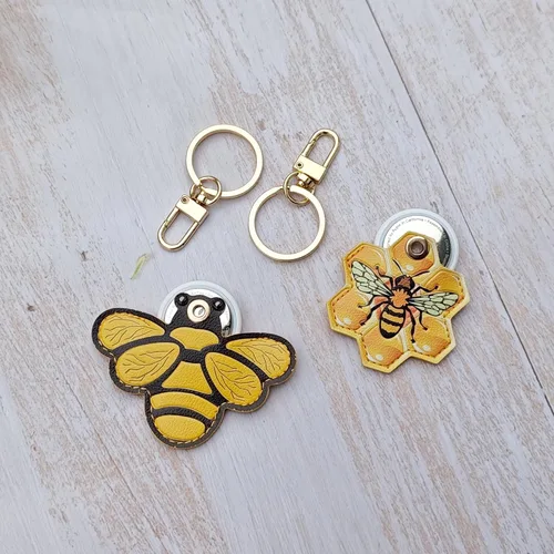 Vista 2 de CATCH ON Paquete de 2 fundas de cuero para Airtag para llavero, bonitos accesorios Kawaii adecuados para Airtag