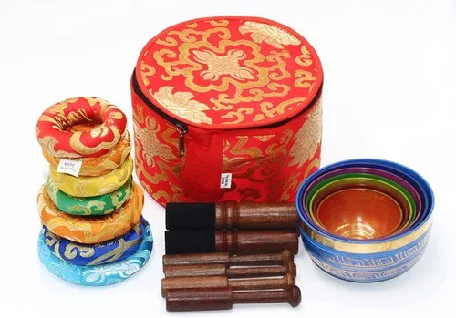 Vista 8 de Juego de 7 cuencos tibetanos, cuencos cantores hechos a mano para meditación y curación holística, accesorios de yoga, cuencos negros de 3 a 5