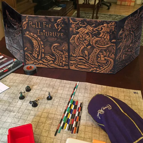Vista 8 de CZYY DND Pantalla de Dungeon Master de Cuatro Paneles con Bolsillos, Cuero Sintético con Relieve 3D con Cthulhu - Incluye Insertos de Pantalla DM