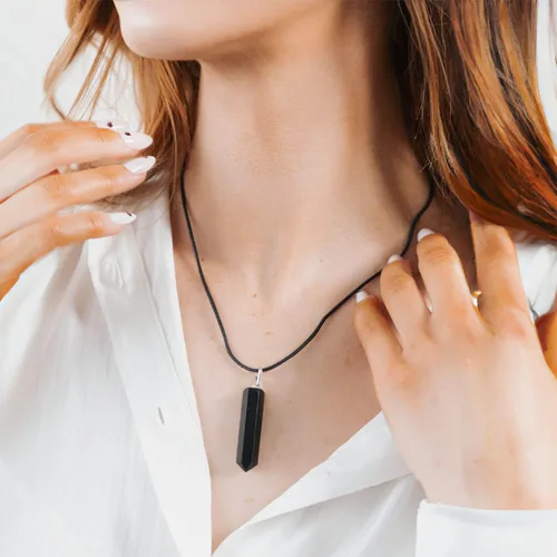 Vista 6 de Ayana Wellness Collar con colgante de cristal, hecho a mano con collar curativo de cristal de origen ético, joyería auténtica para hombres