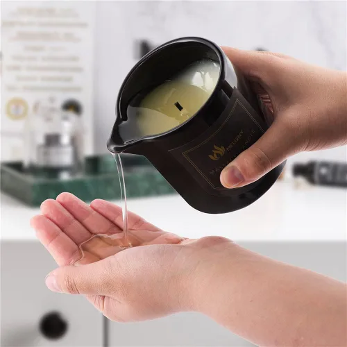 Vista 2 de MELONY Vela de masaje Suavizante suave para piel nutrida, hidratada y equilibrada 8.1 oz (ron de piña)