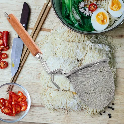 Vista 8 de Kichvoe Colador de fideos de acero inoxidable, cesta de pasta de malla, cesta de hervir espagueti, tamiz de malla de alambre fino, cuchara de araña