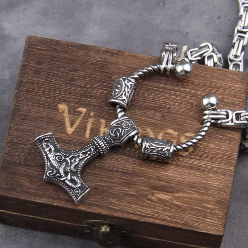 Vista 2 de Cadena King de acero inoxidable con cuentas de runa y collar vikingo de martillo mjolnir con caja de madera como regalo de novio DD377