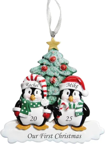 Vista 7 de Adorno de Navidad personalizado para parejas de pingüinos 2025, regalo personalizado para parejas, recién casados, parejas casadas y comprometidas