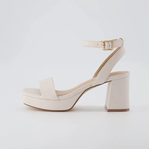 Vista 2 de CUSHIONAIRE Sandalia de vestir con plataforma Cherry para mujer + espuma viscoelástica y anchos disponibles