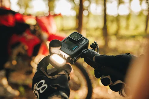 Vista 7 de GoPro HERO13 Black Creator Edition - Incluye HERO13 Black, Volta (empuñadura de batería, trípode, control remoto), Media Mod, Light Mod, Batería