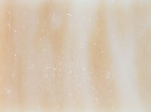 Vista 2 de Herbaria Tea Tree Shampoo Bar for Finer Hair Jabón natural hecho a mano con aceites esenciales. Disfruta de nuestros otros productos respetuosos