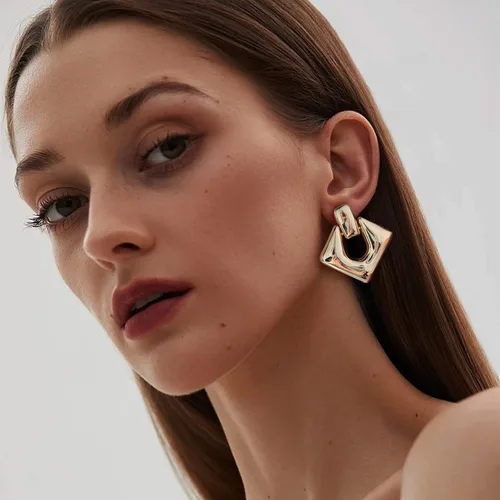 Vista 3 de HESSAWELL Aretes de aro gruesos para mujer, aretes colgantes de aro de oro para mujer, regalo