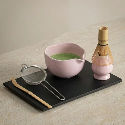 Vista 2 de Kit de matcha rosa, juego de cuenco y batidor de cerámica