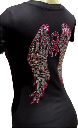 Vista 2 de Camiseta ajustada con cuello en V y alas de ángel y concienciación sobre el cáncer de mama con diamantes de imitación, color rosa y plateado