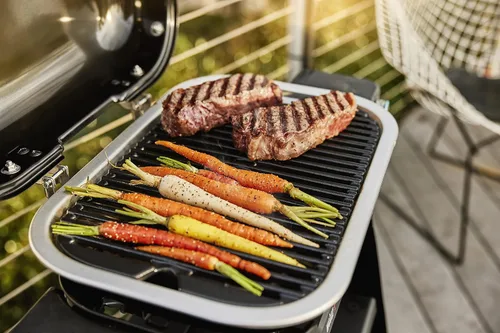 Vista 3 de Weber Lumin - Parrilla de barbacoa eléctrica compacta para exteriores, color negro - Ideal para espacios pequeños como patios, balcones y terrazas