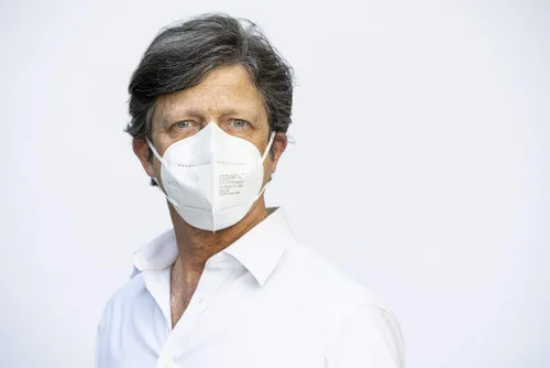Vista 3 de Covaflu Mascarillas KN95, color blanco, paquete de 10 unidades, mascarillas KN95 para adultos, mascarillas desechables para uso diario y viajes