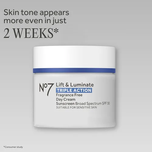 Vista 2 de No7 Lift & Luminate Crema facial de triple acción, sin fragancia, hidratante facial con SPF 30, formulada con péptidos de colágeno