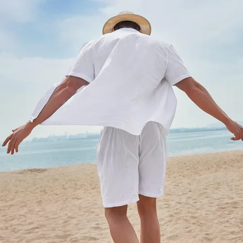 Vista 3 de AOTORR Conjunto de lino de 2 piezas para hombre, camisa de manga corta con botones y traje de playa corto