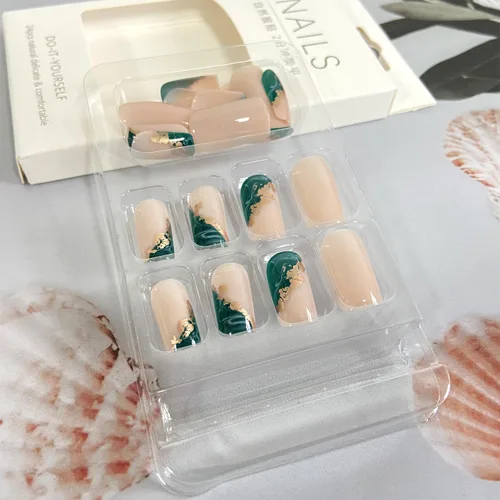 Vista 5 de Uñas postizas a presión de color nude, uñas postizas medianas con punta francesa verde con diseños de lámina dorada, uñas adhesivas de cobertura
