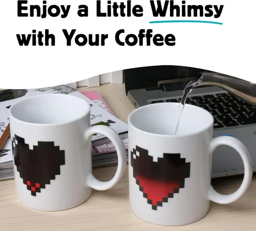 Vista 3 de Kikkerland Pixel Heart Morphing - Taza que cambia de color reacciona al calor, regalo divertido para café, cacao caliente y bebidas calientes