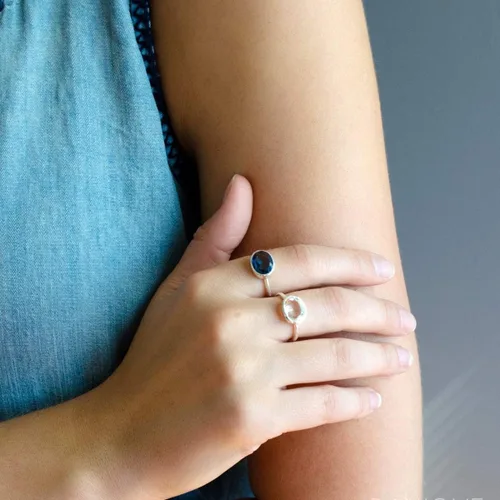 Vista 55 de Oval Birthstone Ring Bezel Set in Vermeil Gold, Sterling Silver, or Rose Gold, Stacking Birthstone Ring [rOMB]