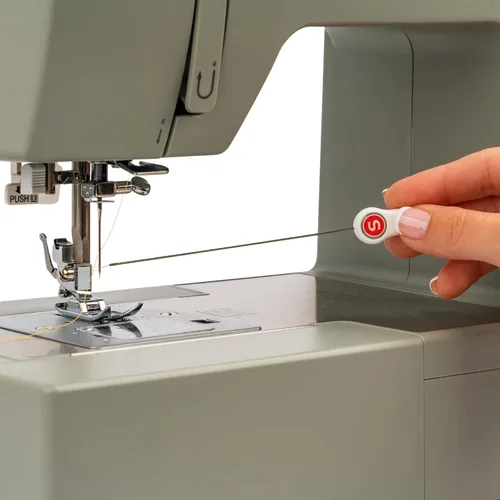 Vista 6 de SINGER Enhebrador de agujas para máquina Serger - Mango extra largo