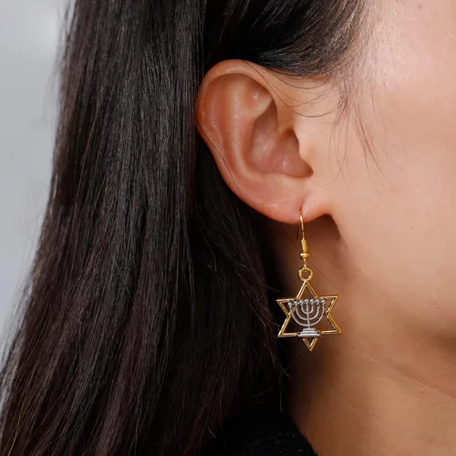 Vista 2 de Pendientes de estrella de David, aretes de Janucá, aretes de menorá para mujer, joyería judía de Hanukkah para mujer, Zinc