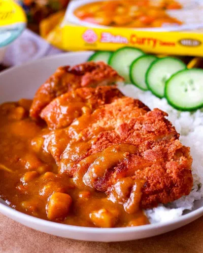 Vista 3 de OTOKI Salsa de curry de 3 minutos, picante medio (sin carne), completamente cocida con papa y zanahoria, paquete de 3, 6.7 onzas cada una, vierte