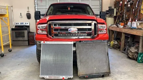 Vista 2 de CU2741 Radiador de aluminio de 4 filas para Ford F-250 F-350 F-450 F-550 Super Duty Excursion Powerstroke 6.0L V8 Turbo Diesel MT/AT Radiadores