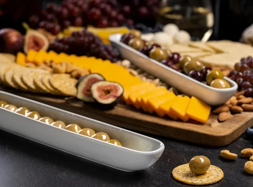 Vista 3 de KooK Bandeja de bote de oliva, juego de 2, bandeja de charcutería, suministros de mesa de pasto, accesorios para tabla de charcutería, plato
