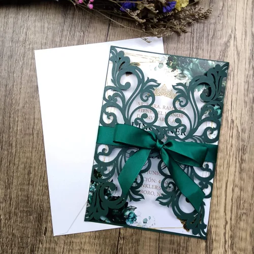 Vista 16 de 25 tarjetas de invitaciones de boda cortadas con láser de terracota con sobres, hojas interiores en blanco, cintas para boda, despedida de soltera