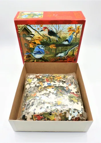Vista 4 de Cobblehill 70010 JackPine Puzzles 1000 - Comedero para patio trasero, varios