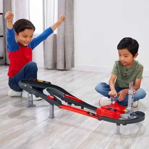 Vista 2 de Hot Wheels Sprint Race Circuit Track Set con 3 autos de juguete