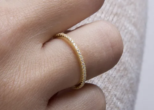 Vista 2 de Banda de diamantes fina para mujer, banda de eternidad de diamantes delicados, anillo de eternidad con micropave, anillo de compromiso